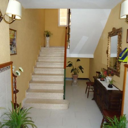 Hostal Los Claveles باينا المظهر الخارجي الصورة