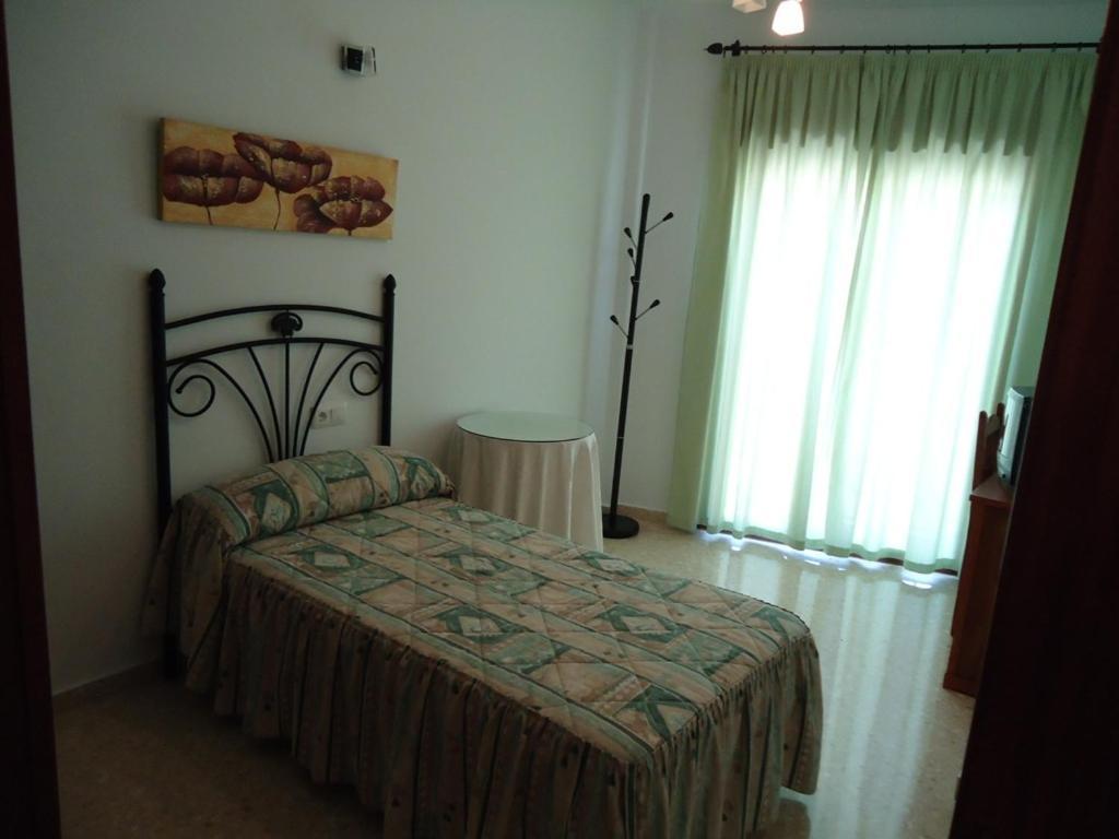 Hostal Los Claveles باينا الغرفة الصورة